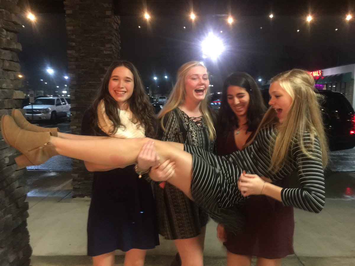 __alysonn__'s tweet photo. By far the best birthday dinner everโค #digbicks https://t.co/jXkBHwmaBY