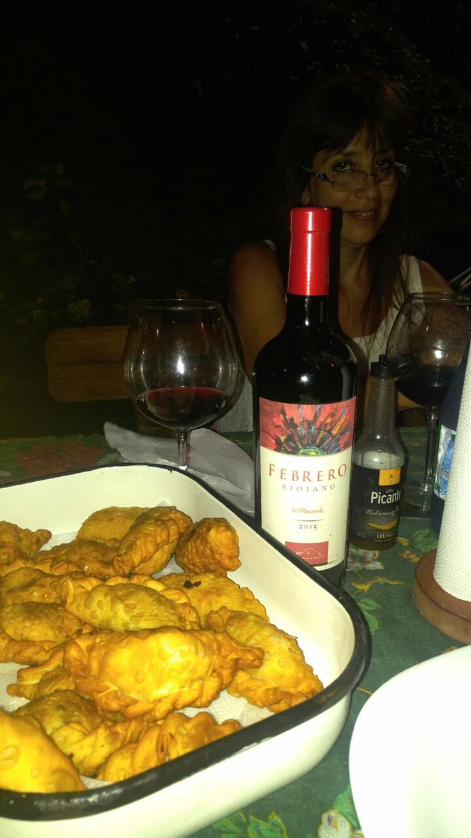 GermanLaRioja's tweet photo. Así se vive #Chayero2017 en Villa Gesell en la peña de @fermatucho @elmatucho el rey de la aceituna @sanagastaciudad @apariciojose27 https://t.co/KfScUCbIgr