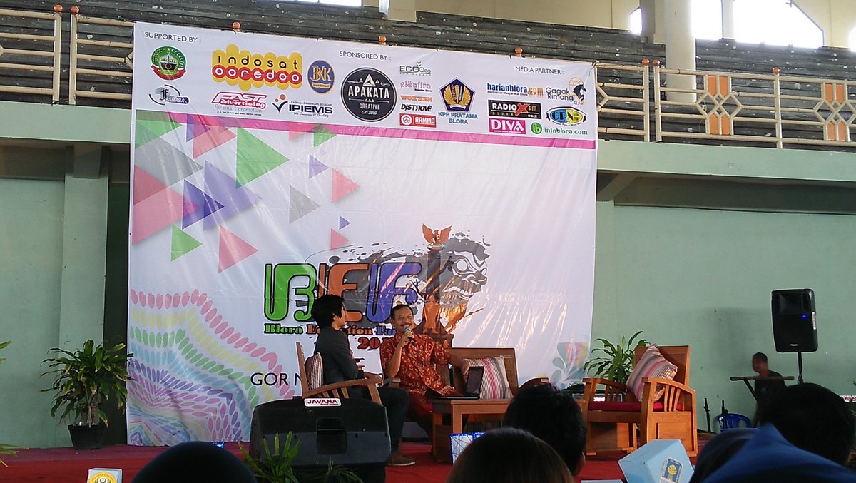 bloraedufair's tweet photo. Yuk temen-temen segera merapat ke GOR MUSTIKA BLORA, karena diskusi publik udah di mulai. #bef2017 #euforiabef2017 https://t.co/aIqf13rN59