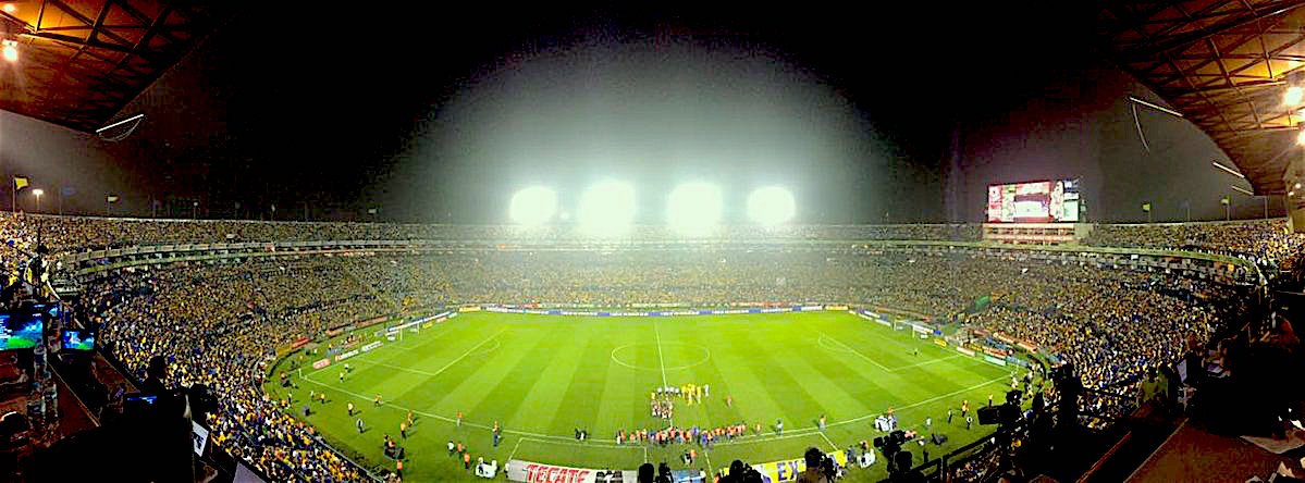 Más de 41 mil aficionados llenaron el Estadio Universitario, la casa de los #Tigres en su duelo vs #América.
