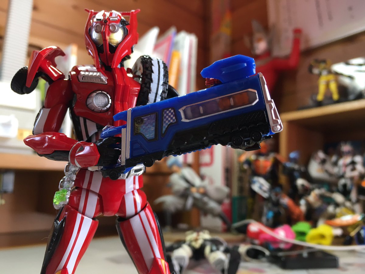 正義で激突スペース チェイス クワッド タイプトライドロンが今朝届いたので何枚かパシャリ ドライブやっぱかっこいいなw てかiphone6s画質良すぎwww 仮面ライダードライブ