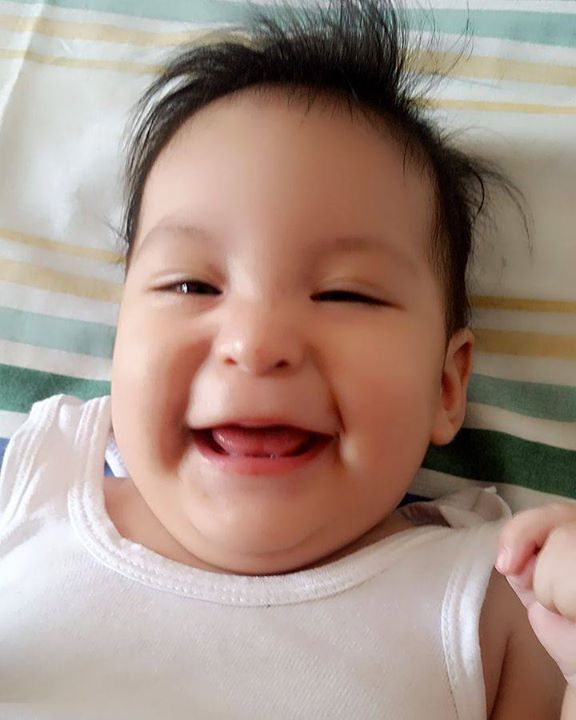 LauritaEdwards's tweet photo. El me enamora con su sonrisa y me deslumbra con su mirada. #mamiamaabebe #babyMathi 👶 #graciasDios https://t.co/TUy3T6YlbP