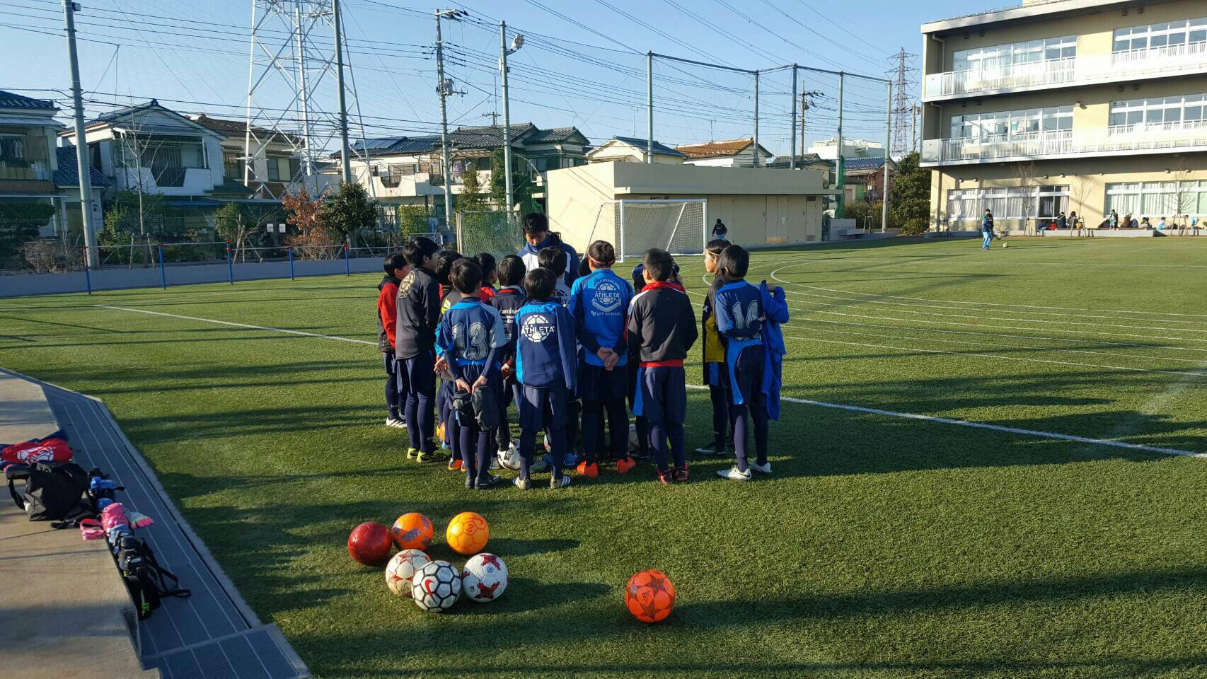 東京スポーツ レクリエーション 専門学校 ブリオベッカ浦安所属16年3月卒業の山本健翔さんとfc栗島オーパスワン所属15年3月卒業の土井滉也さんのチームで5年生練習試合を行いました 勝敗は4勝4敗１分 同期 元tsrサッカー部 10番 キャプテン対決
