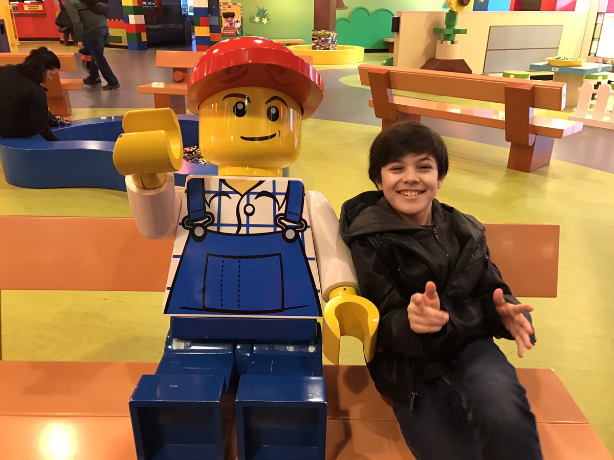 AHarryLife's tweet photo. Just hanging with a Lego friend @legoland #brickfun #buildermaster https://t.co/c6Ahhadm3m