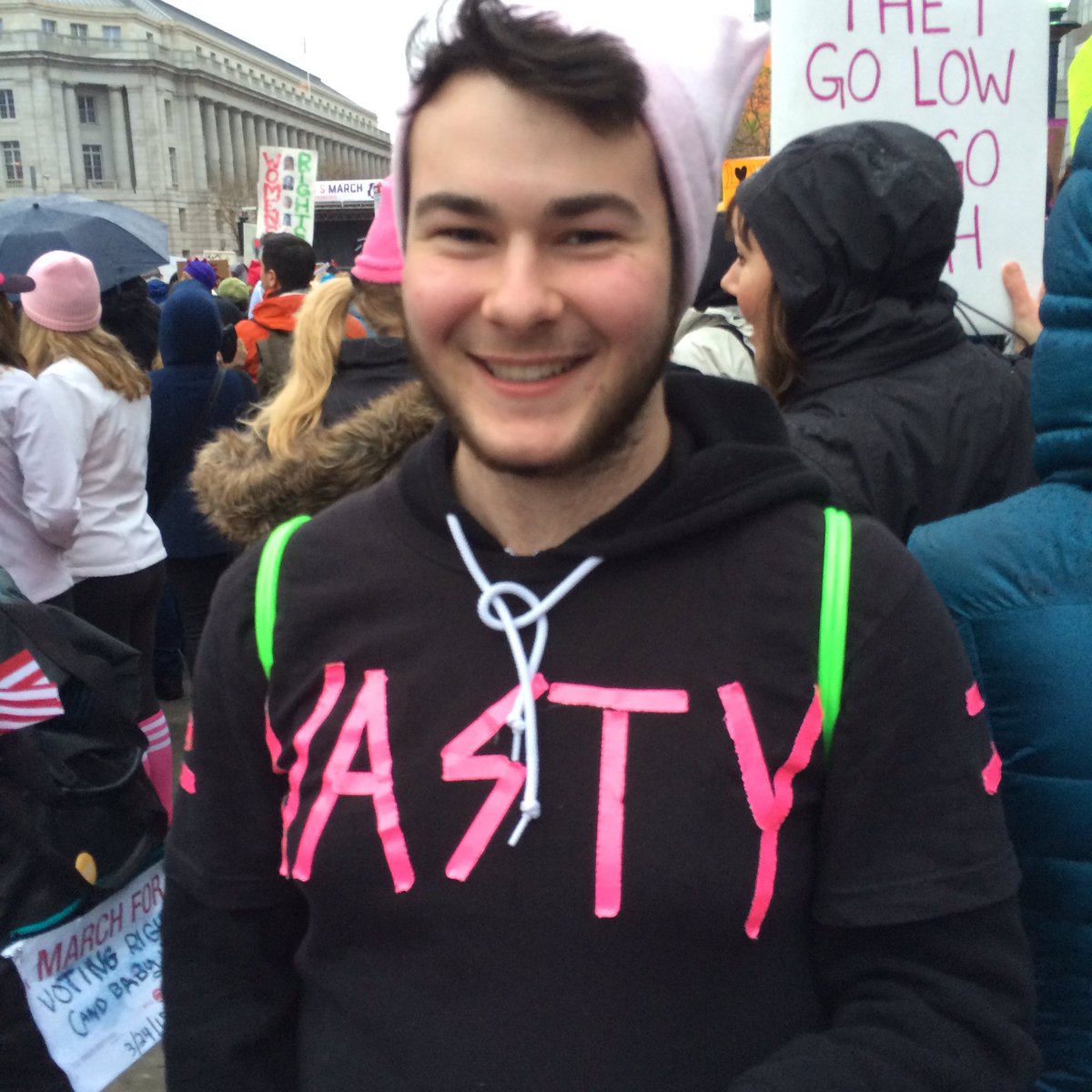 ggandchewy's tweet photo. SF Women's March https://t.co/E4dhrDaKbG
