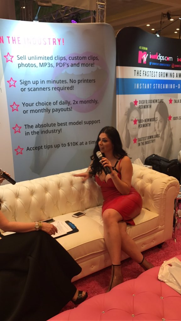 Without a doubt a great interview with @LaughingLatina today at the iWantClips booth! #iWantClips #AVN