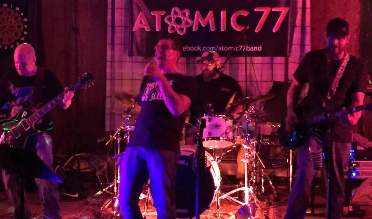 davidsonn's tweet photo. Nothing better than live music. #atomic77 https://t.co/pi1f5sWx8E