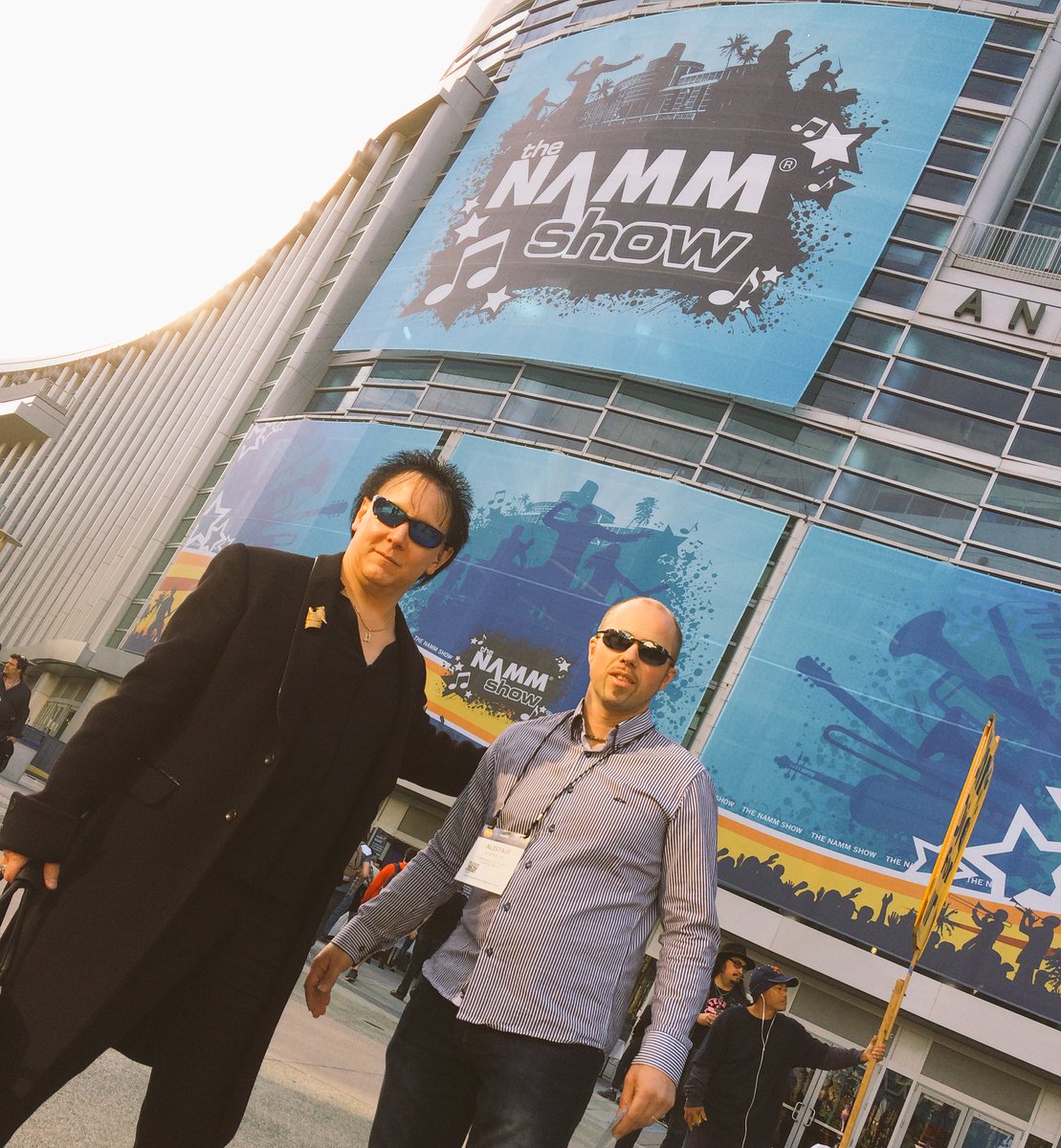 EmeraldGuitars's tweet photo. Great to finally meet @REAL_DARGI #realdargi #blackonblack #emeraldfamily #sonicpainter #artist #NAMM2017 https://t.co/a9wdpBXIM8