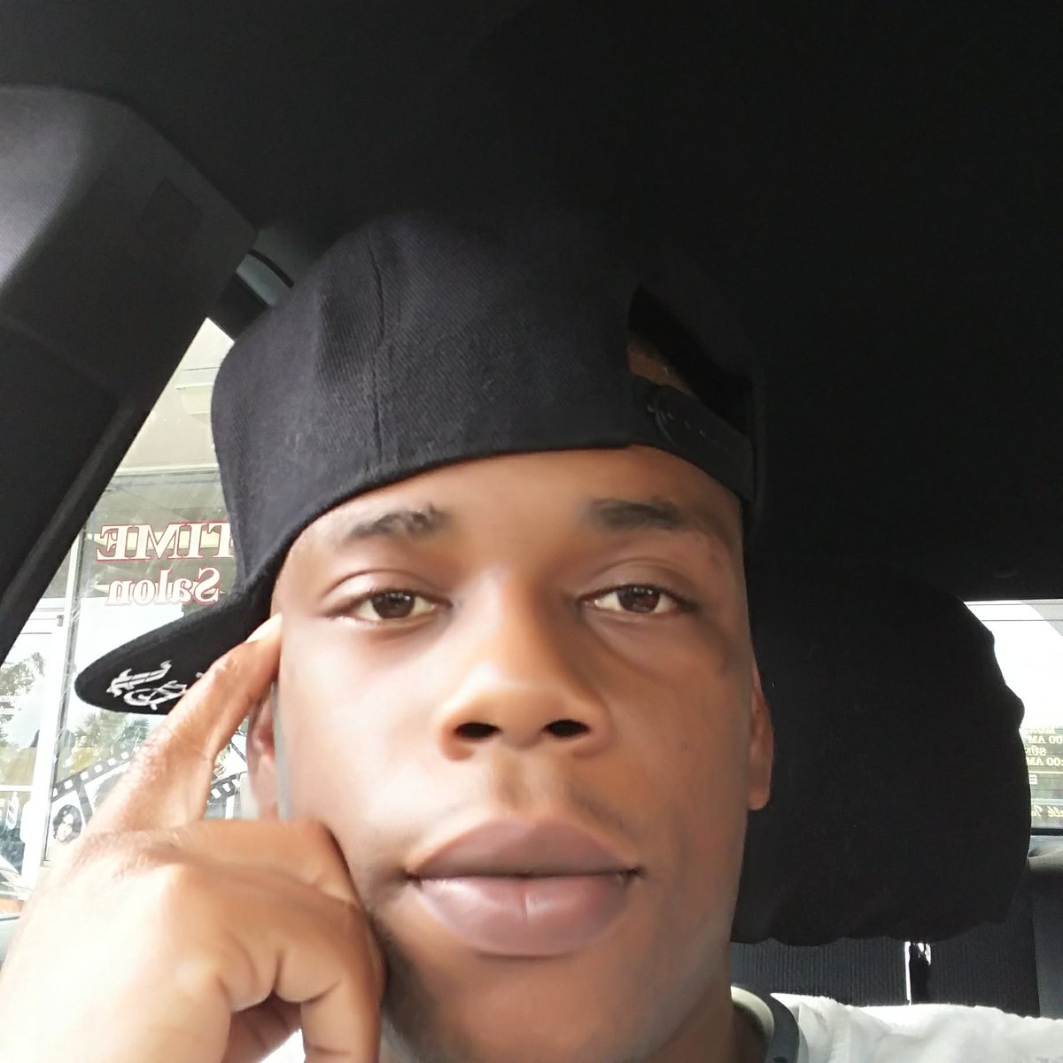 clone_11 tweet picture