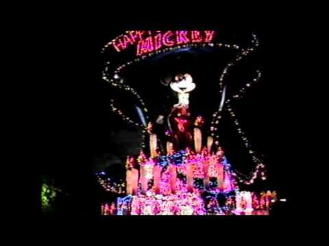 Fun__Facts's tweet photo. For #Mickeymouse 60th #birthday a special birthday cake float was created for the #MainStreetElectricalParade https://t.co/triyHdMhlg