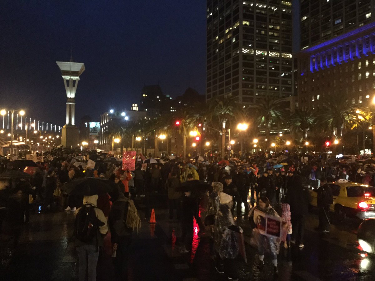 Incitatous's tweet photo. Proud of San Francisco and of all the @holbertonschool students &amp; staff who joined 💪
#WomensMarch https://t.co/KWEhMYD1QH