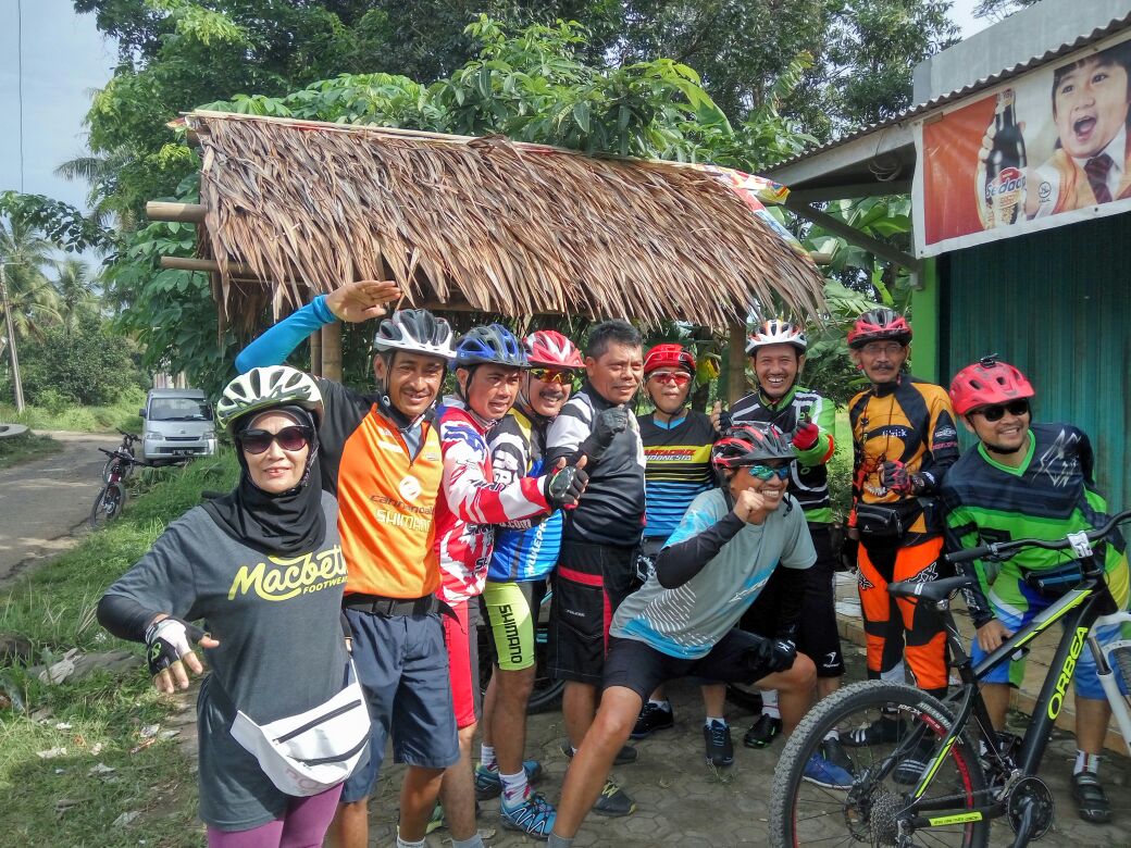 setwan_pdg's tweet photo. Sekwan memanfaatkan hari libur untuk berolahraga disela sela kesibukannya sebagai Pj. Sekda, Ini sdh menjadi rutinitas hari libur baginya. https://t.co/usvicP30gC