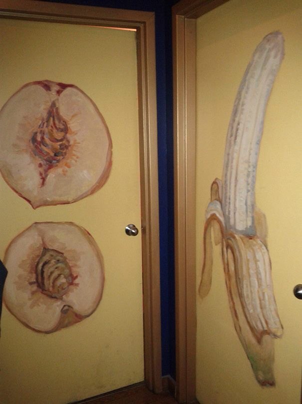 behvoyons's tweet photo. Portes de toilettes 😂 https://t.co/4EEJN7UObI