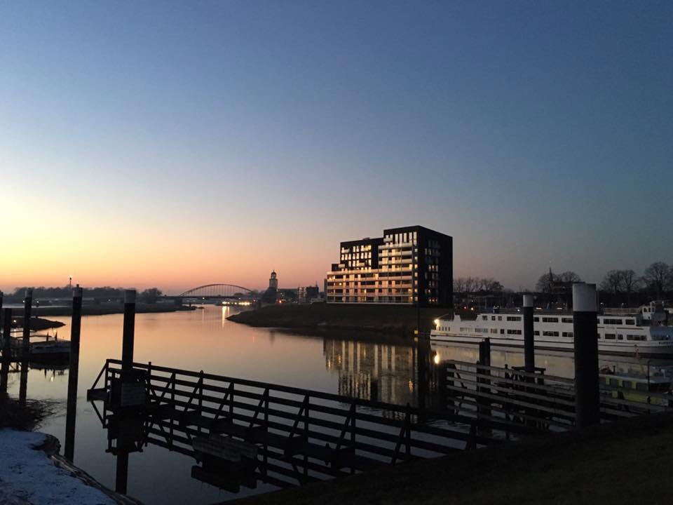 Deventer vanuit een andere hoek! Prachtige zonsondergang.Foto: Mitsah Mazeland