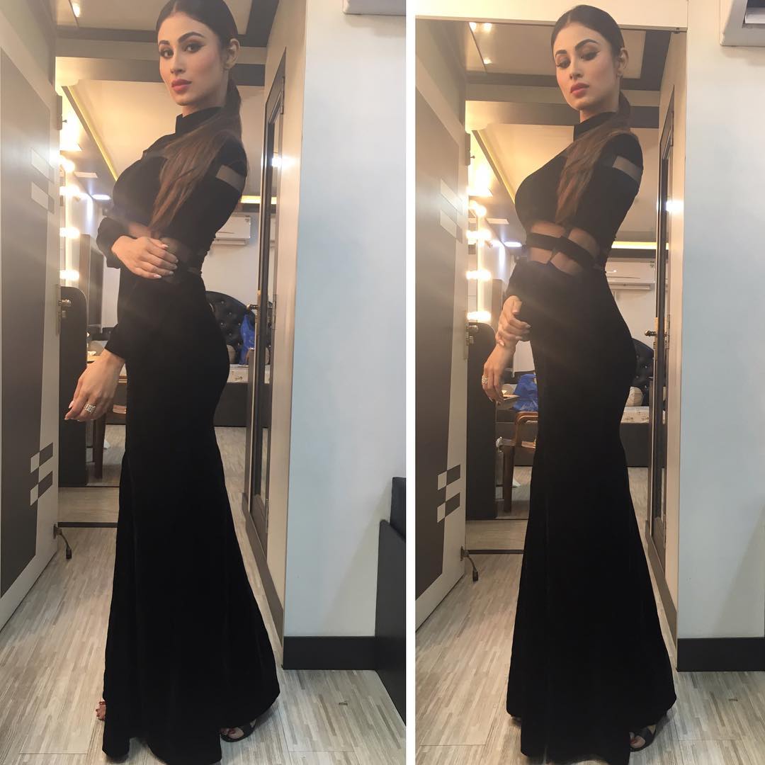 TeamMouniMohit's tweet photo. #Repost
All black everything! @imouniroy stunning in @chhavviaggarwalofficial tonight at #umang2017 styled by @_ankiitaa_  #stylefile https://t.co/KnaZ4w0dQt