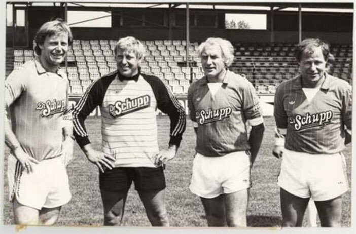 OldFootball11's tweet photo. #PECZwolle (1983/84): #CeesVanKooten #PietSchrijvers, coach #CorBrom and #RinusIsraël.
#DrSchupp #Netherlands

Via @PEC_in_the_days https://t.co/mNf0ZnyB9q