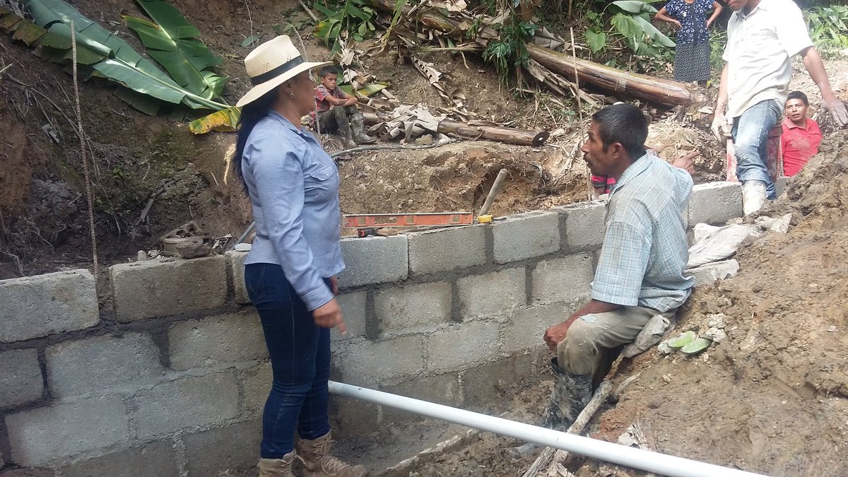 _maryin_'s tweet photo. vicitando las aldea de buenos aires yorito yoro ellos estan construyendo su proyecto dr agua https://t.co/X3u4Gpl8Go