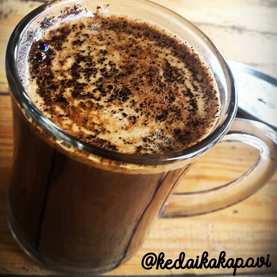 kedaikakapovi's tweet image. Kopi... 
Hitam... 
Digiling, dadakan... 
Diseduh, hangat-hangat! 

#nasgitel @kedaikakapovi