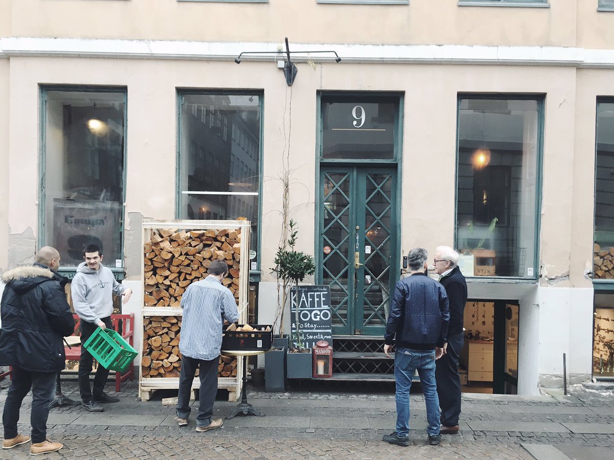 maxx_eff's tweet photo. THIS is #hygge! 👊🏻 https://t.co/LErpFIXw2c