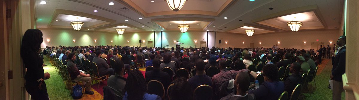 Tvo_65's tweet photo. @manny4diamond kicking off the McGrath Team Night Owl. @briantmcgrath @diamondcaryn #BreakThrough #Pack #Wall2Wall https://t.co/kZu8X3JUM9