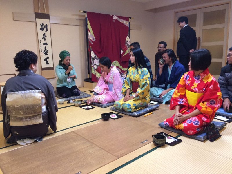 ClickPrima's tweet photo. Aktivitas Vanda Rainy di Kota Sapporo 29 November – 3 Desember 2016 https://t.co/3eN3h485Y0 https://t.co/rxEGTaTequ
