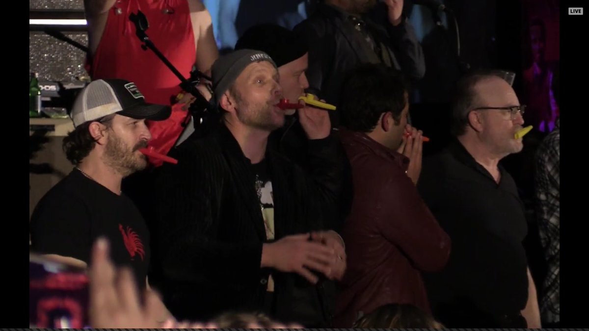375cArrow's tweet photo. #lastsong #zakoos @MarkRPellegrino you go!! and @mishacollins & @RobBenedict #longhug β€οΈ @RandomActsOrg #SPNJAX https://t.co/uuw0VikDub