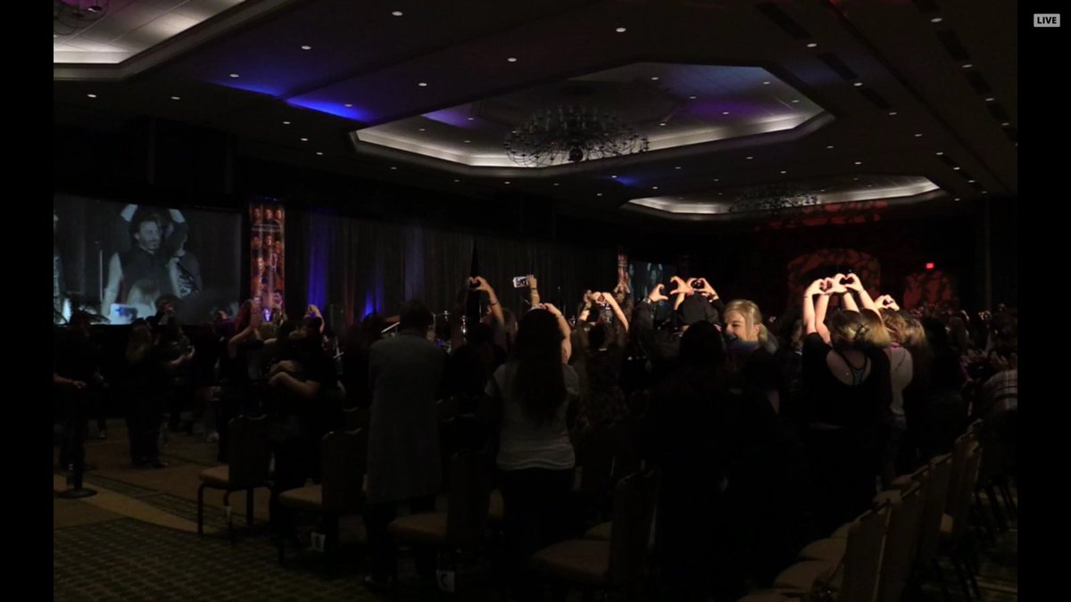 375cArrow's tweet photo. #lastsong #zakoos @MarkRPellegrino you go!! and @mishacollins & @RobBenedict #longhug β€οΈ @RandomActsOrg #SPNJAX https://t.co/uuw0VikDub