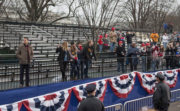 Slate's tweet photo. No one came to Donald Trump's little parade: https://t.co/7TD6TpzEro https://t.co/oKvUx0xuWD