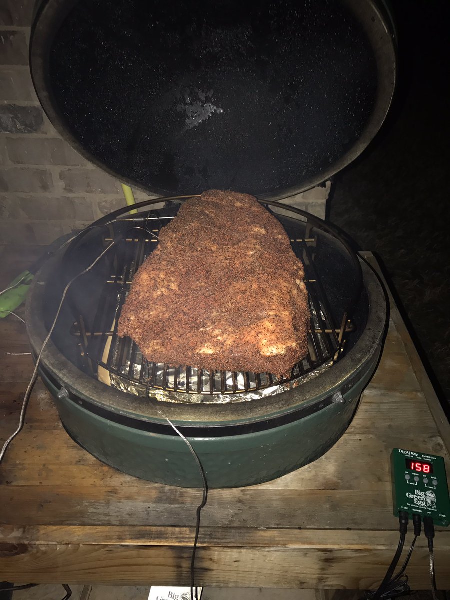 kent1811's tweet photo. brisket hitting the egg with some @MeatChurch holy cow on a bed of @FogoCharcoal. @BigGreenEgg @BigGreenCraig @BGE_nation #cookinginthedark https://t.co/r4gqd0HReM