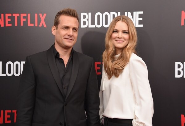 Suits Info على تويتر ガブリエルの奥さんは女優ジャシンダ バレットさん 父スティーブン以外に ジャシンダさんともsuitsシーズン2でゾーイ役として共演を果たします ガブリエルの家族や親戚には 地方検事や弁護士がいたため Suitsで弁護士役が決まった折には Suits Info على تويتر ガブリエルの奥さんは女優ジャシンダ バレットさん 父スティーブン以外に ジャシンダさんともsuitsシーズン2でゾーイ役として共演を果たします ガブリエルの家族や親戚には 地方検事や弁護士がいたため Suitsで弁護士役が決まった折には
