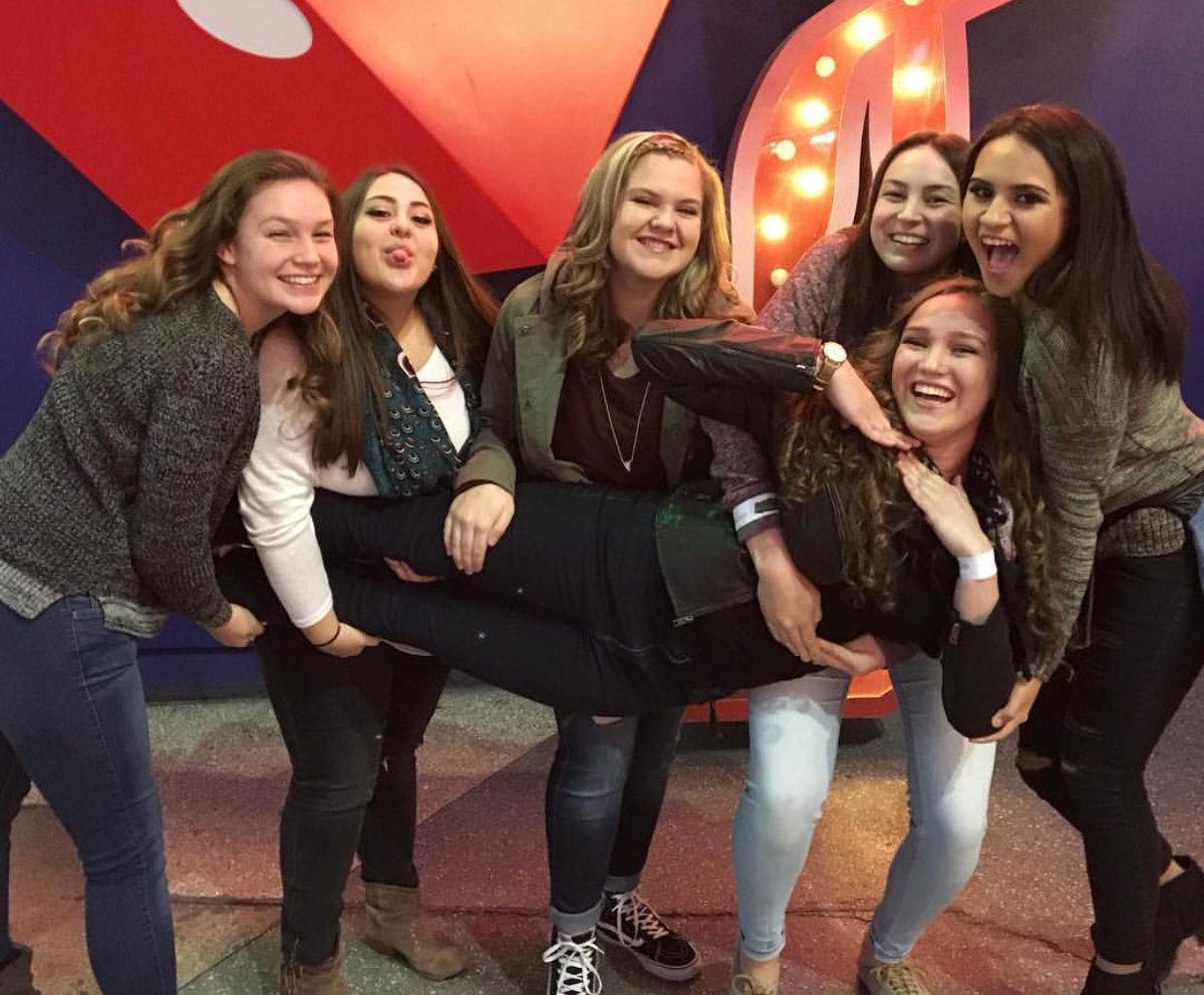 anyuhhhh's tweet photo. first time at a sushi place, first time on the Fremont Zipline, and met some cool dudes. What a day (-: #HBDKate 🎉 https://t.co/PRDwqTpsYP