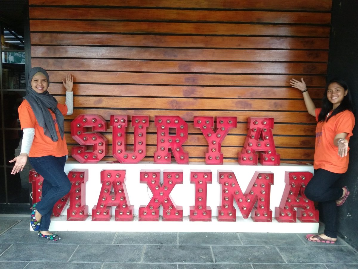 Tadi pagi mampir ke Studio Surya Maxima Lampung bareng #BloggerCihuy siang ini #LunchWithSumax thanks 😉 #LampungCihuy <a href="/duniaindra/">indra pradya</a>