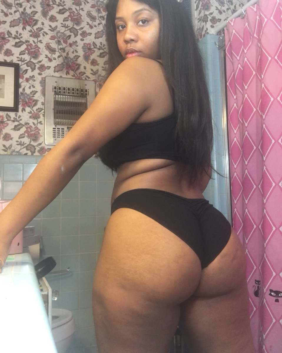 oakCPrincess214's tweet photo. I dead ass don't know if I'm body posi or just a hoe.. but it doesn't really matter https://t.co/82unZWSoN3