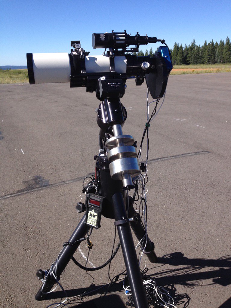 grjs's tweet image. My current setup. AstroPhysics scope 130 EDFGT &amp;amp; Mach 1 GoTo mount. Apogee U8300 camera and 9 position filter wheel.
