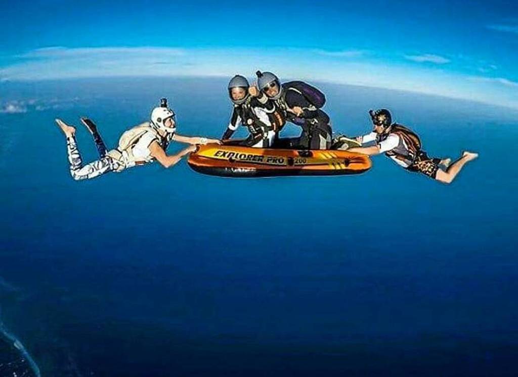 AkandoSkydiving's tweet photo. There is a certain happiness in being silly and ridiculous! Enjoy ur Sunday! #akando #skyd… https://t.co/r8NH1M1E1i https://t.co/ZLtl1qXmS7