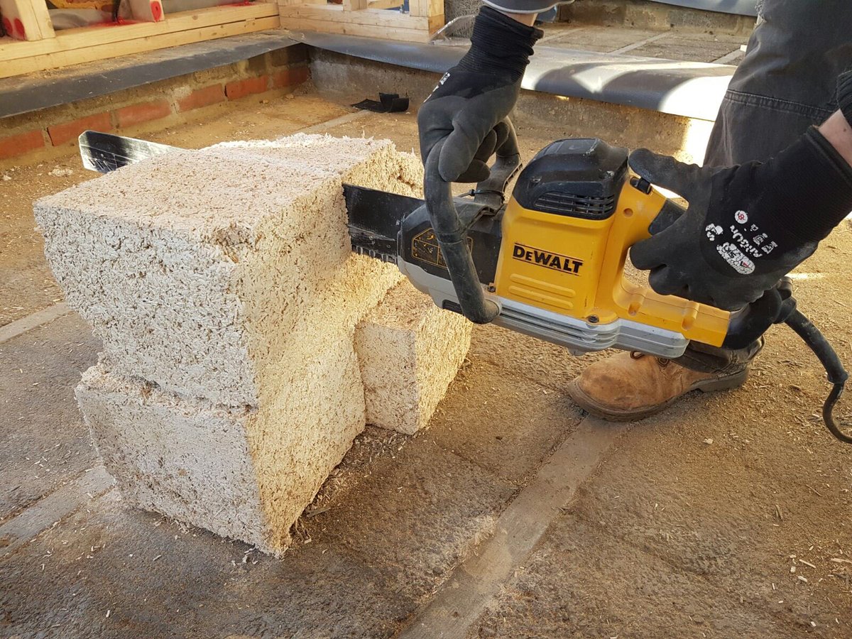 UKHempcrete's tweet image. UK Hempcrete's pre-dried HCB #Hempcrete blocks make better-than-zero-carbon #Hempbuilding accessible to ALL builders ukhempcrete.com/services/mater…