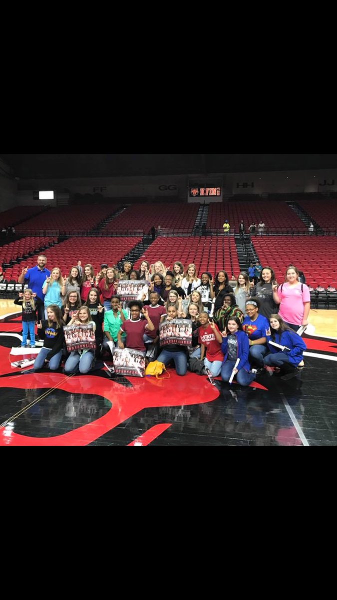 jfonz34's tweet photo. The junior and senior Lady Pirates enjoyed an ASU ballgame tonight @BlythevilleCN @CN_MarkB @CN_TomH https://t.co/UiSwbnn4Mt