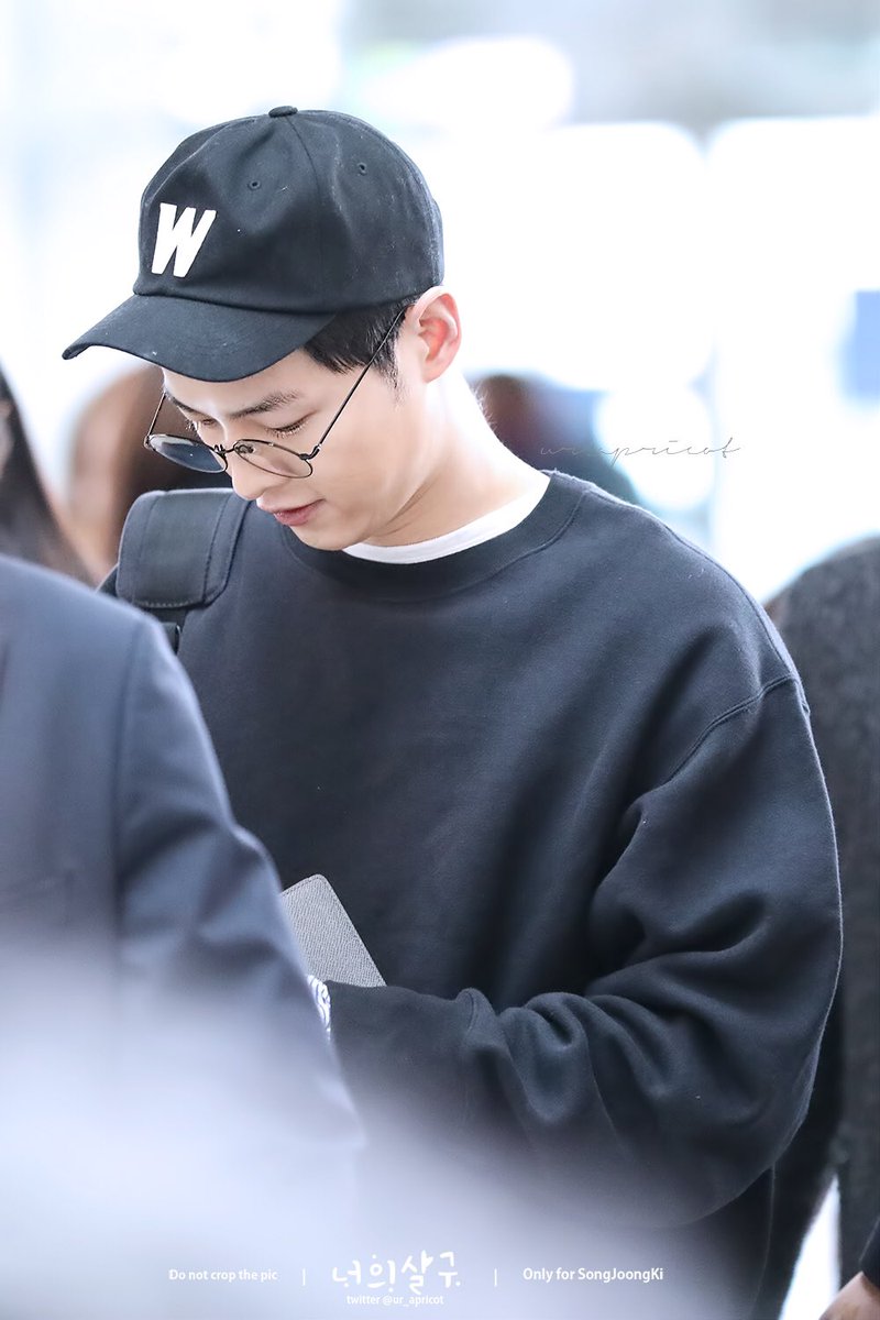 [PHOTO] 170121 Song Joong Ki at Incheon Airport going to Taiwan for Park Bogum's Fanmeet. (22)
📷: ur_apricot 
#송중기 #Joongkiph