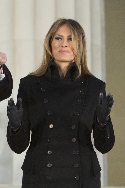 Melania_Style's tweet photo. ID’s on #MelaniaTrump’s Wreath Laying Ceremony #Gucci sunglasses and #JimmyChoo shoes https://t.co/cF8O7W6osl #MelaniaTrumpStyleDiary https://t.co/WSFXUR2n5y