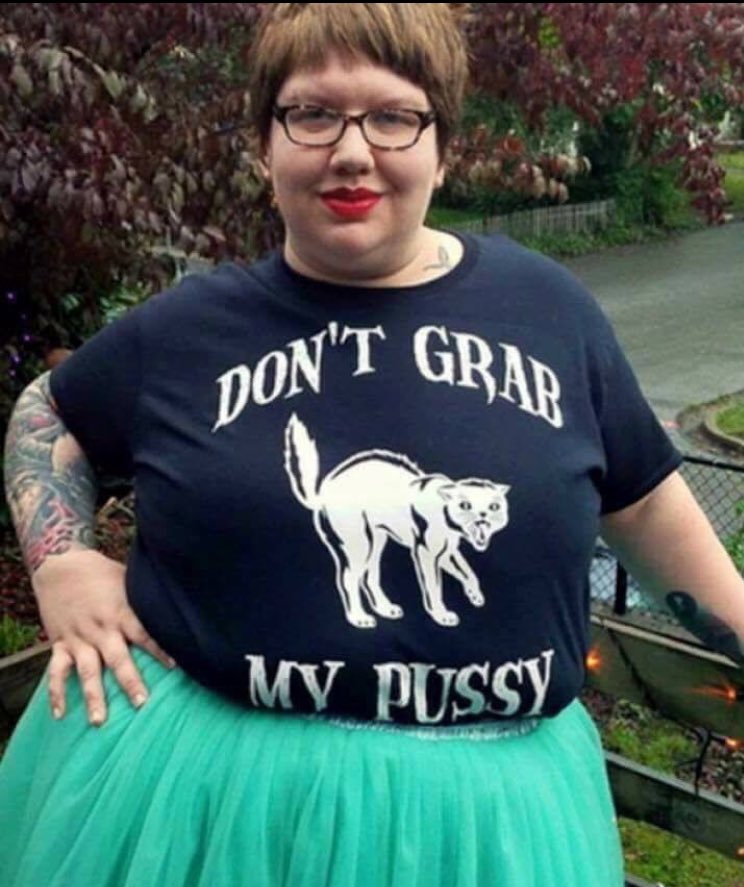 VellekampKnives's tweet photo. Don't worry, you're safe...Ain't nobody gonna even try to find that thing, much less grab it! #MAGA #Libtards #obesity #mentalillness #HRC https://t.co/9cHaPRQZIx