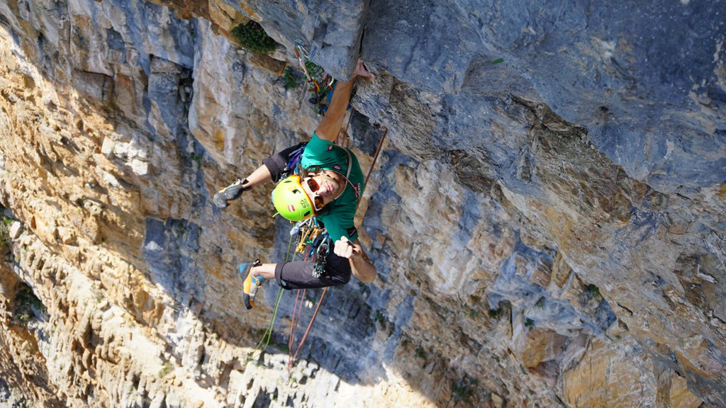Hoy #pirineos, territorio de #aventura no te lo pierdas #escalada en #Ordesa y descenso en #Kayak y más. a las 13.45 por la 2