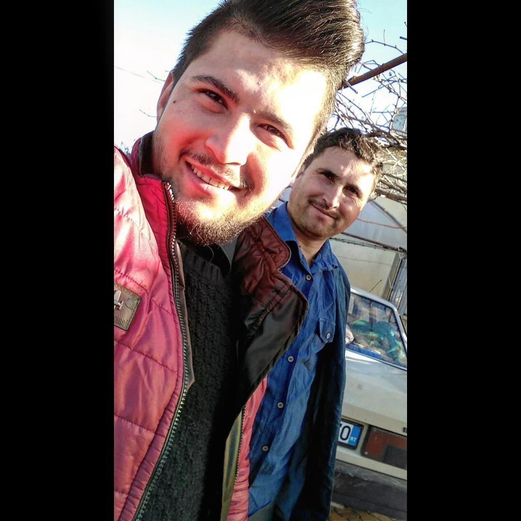 Baba çınar ağacı gibidir...