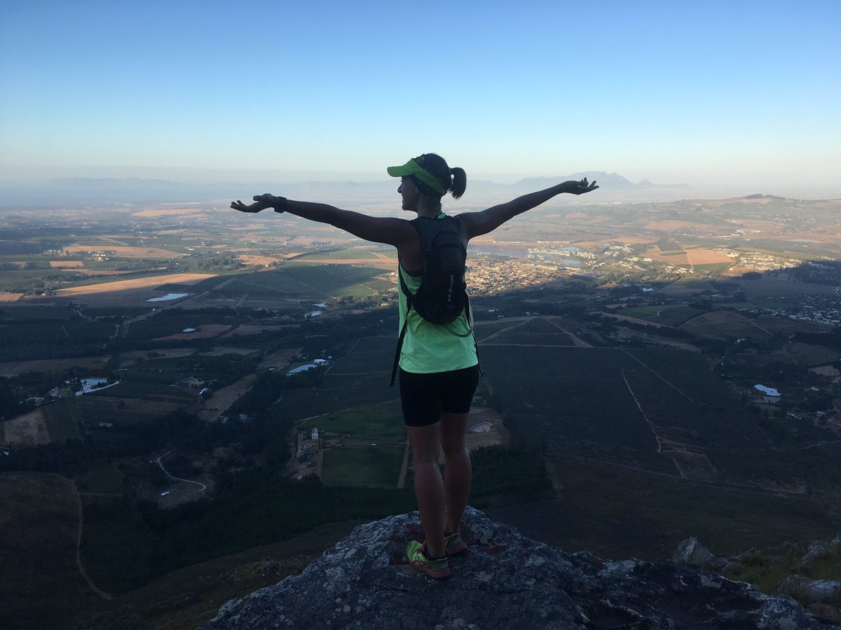 corlileonard's tweet photo. Rewarding to get up before the sun to run these incredible trails!#asics #gelfujilyte shoes never disappoint! #wantitmore #ASICSfrontrunner https://t.co/gADni6nc0H