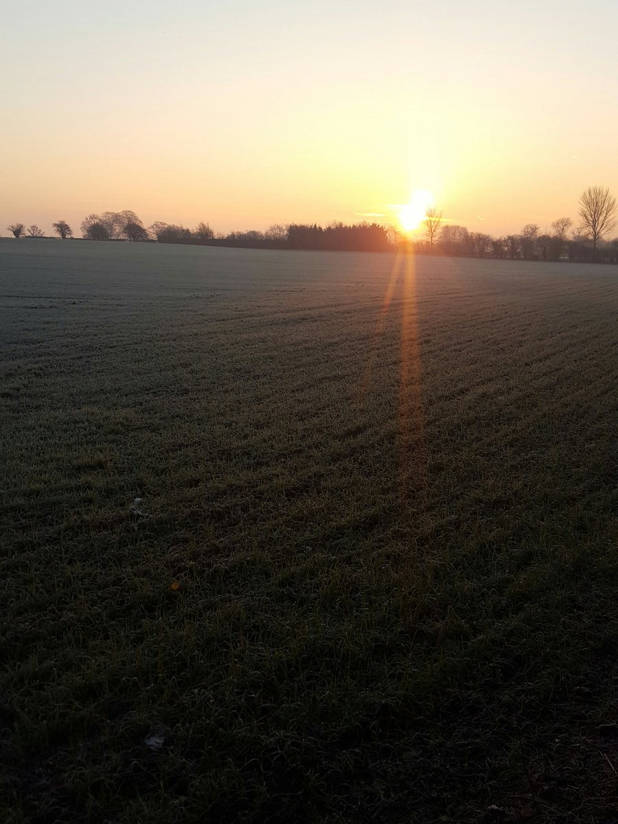 MPether's tweet photo. @matthewcclarke @DecaBigTed -6 outside #BBBNM https://t.co/l9JkXxeSRR
