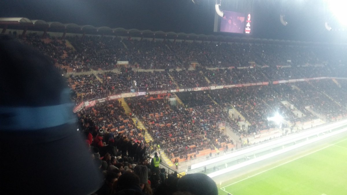 vvwijthmen3's tweet photo. Met de mannen bij AC Milan-Napoli geweest, prachtige wedstrijd! https://t.co/v93oyPfJBt