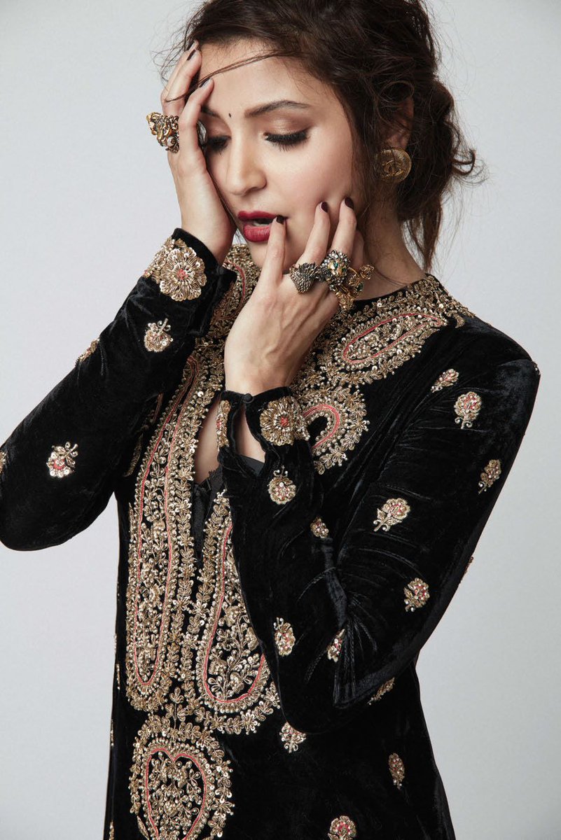 DesiBeauties's tweet photo. .@AnushkaSharma 😍 https://t.co/77pgDY61um
