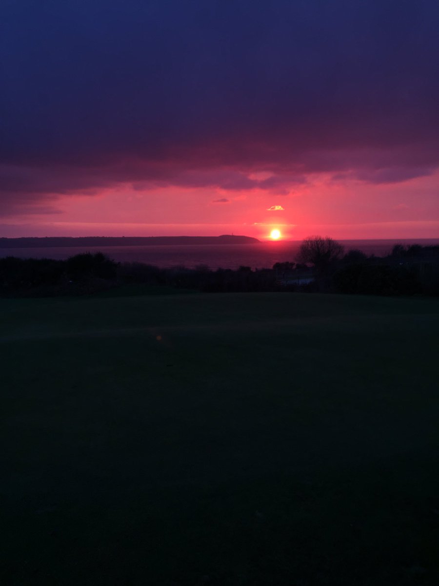 DanFoard's tweet photo. Beautiful sunrise over @CarlyonBayGolf @CarlyonBayHotel #golf #cornwallgolf #myofficeisbetterthanyours https://t.co/PtB14y5p7u