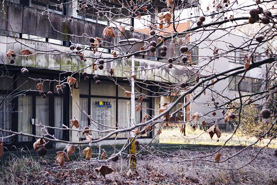 DoraBiro's tweet photo. Abandoned hotel at the lake Balaton somewhere in Hungary. #urbexweekend https://t.co/5jyDk37aHZ
