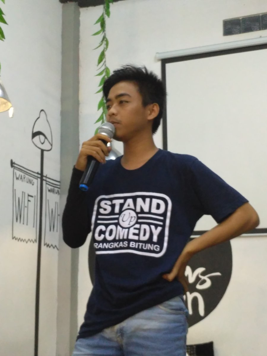 Daaan ini headliner kita malam ini andiwijaya.. Mantan anak tongkrongan calo beus bulanjaya