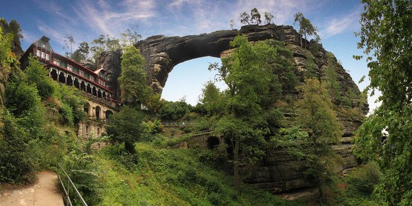 Ruth74890's tweet photo. Hřensko, Czech Republic https://t.co/AufBmB42KQ https://t.co/krXsxucEI2
